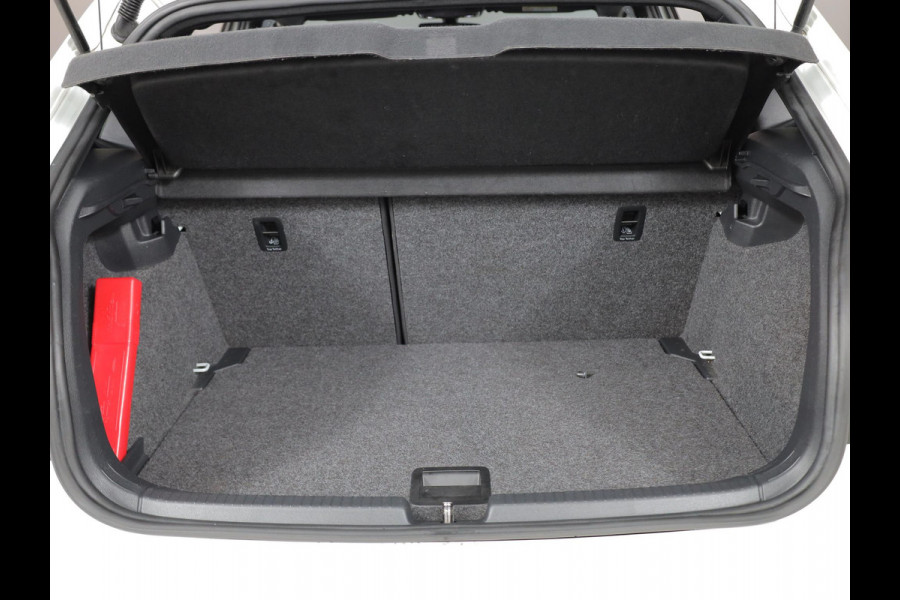 Volkswagen Polo 1.0 TSI Highline R-LINE| 95pk 5bak| Digital display| Navi|Parksensors| LMvelgen| extra getint glas