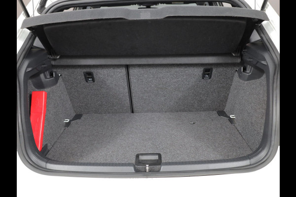 Volkswagen Polo 1.0 TSI Highline R-LINE| 95pk 5bak| Digital display| Navi|Parksensors| LMvelgen| extra getint glas