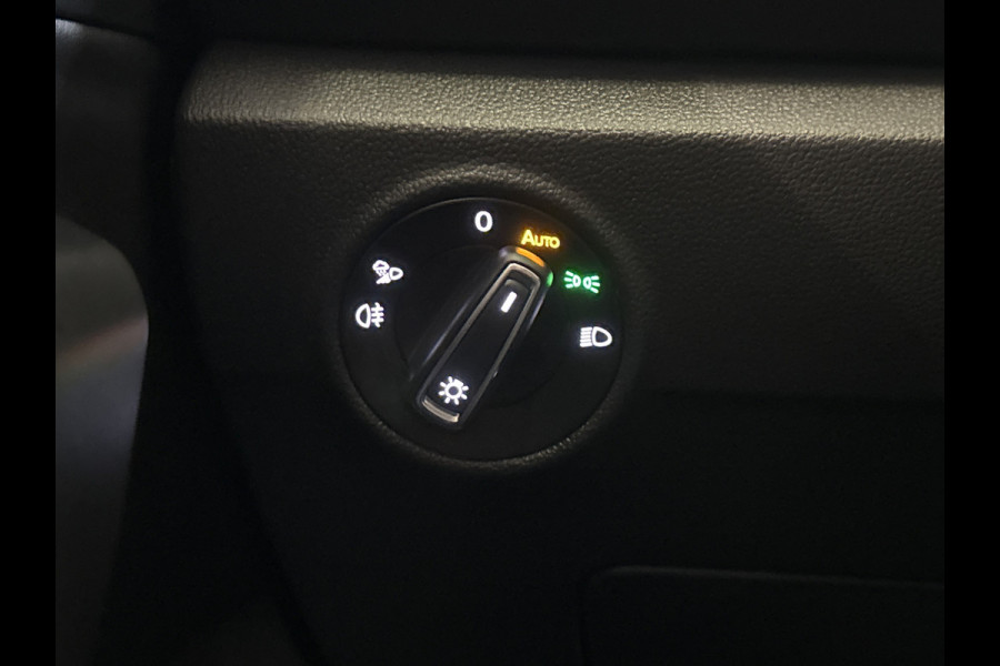 Volkswagen T-Roc 1.5 TSI 150PK DSG STYLE CAMERA/NAVI/ALALCANTARA