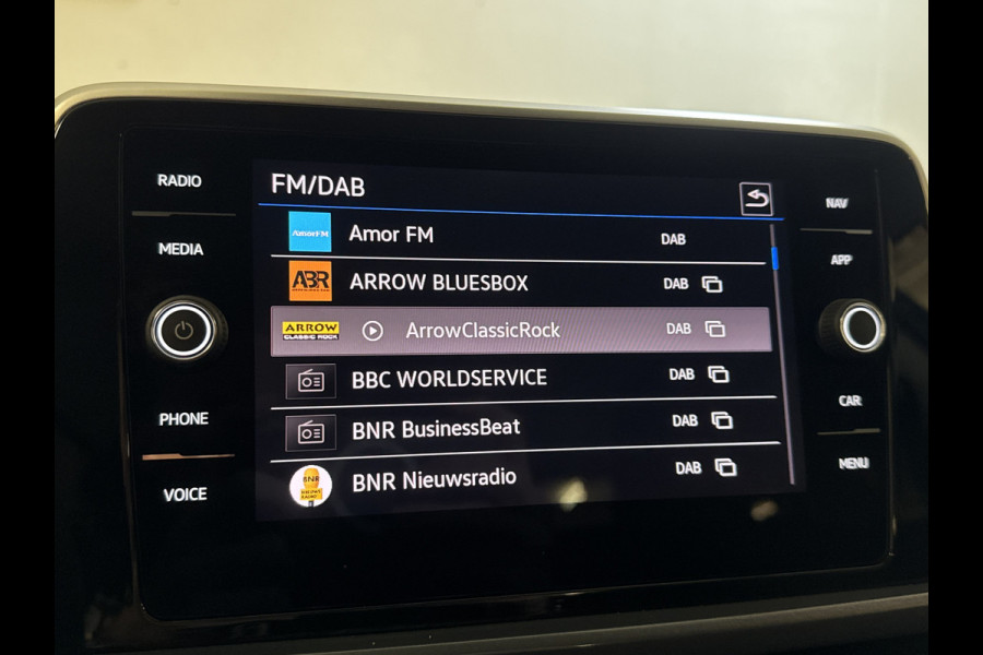 Volkswagen T-Roc 1.5 TSI 150PK DSG STYLE CAMERA/NAVI/ALALCANTARA