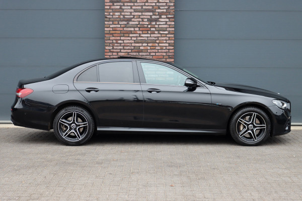 Mercedes-Benz E-Klasse 300 de AMG Line | Distronic+ | Panoramadak | Burmester | Trekhaak | Augmented Reality | Camera | Leder | Multibeam LED | Stoelverwarming | Nightpakket |