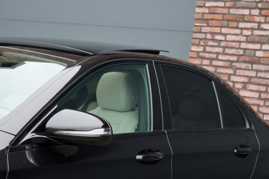 Mercedes-Benz E-Klasse 300 de AMG Line | Distronic+ | Panoramadak | Burmester | Trekhaak | Augmented Reality | Camera | Leder | Multibeam LED | Stoelverwarming | Nightpakket |