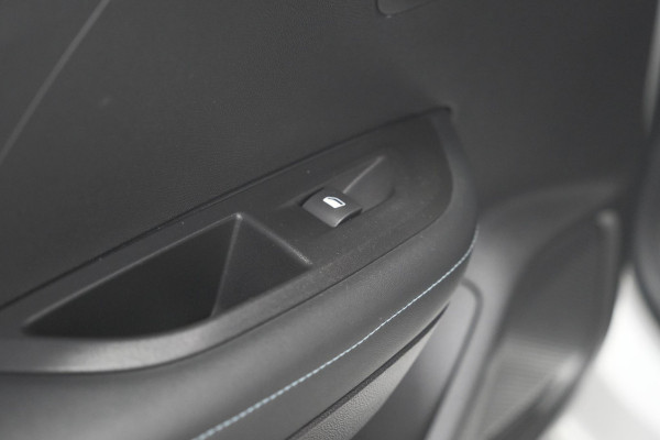 Peugeot 2008 PureTech 130 Allure | Camera | Adaptieve Cruise Control | Stoelverwarming