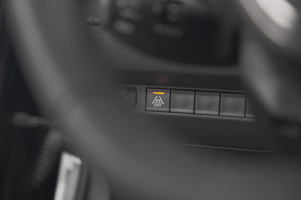 Peugeot 2008 PureTech 130 EAT8 Active Pack | Parkeersensoren | Apple CarPlay | Climate Control | Stoelverwarming