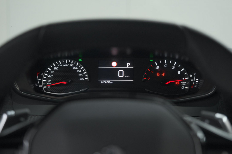 Peugeot 2008 PureTech 130 EAT8 Active Pack | Parkeersensoren | Apple CarPlay | Climate Control | Stoelverwarming