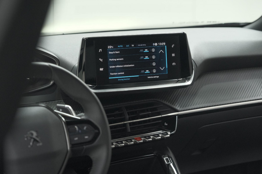 Peugeot 2008 PureTech 130 EAT8 Active Pack | Parkeersensoren | Apple CarPlay | Climate Control | Stoelverwarming