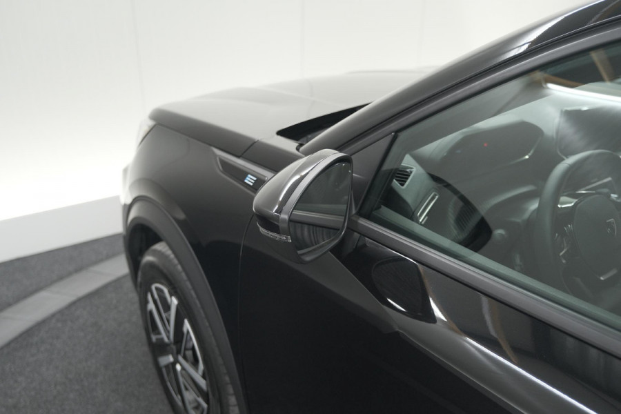 Peugeot e-2008 EV Active 50 kWh | Parkeersensoren | Apple Carplay | Climate Control