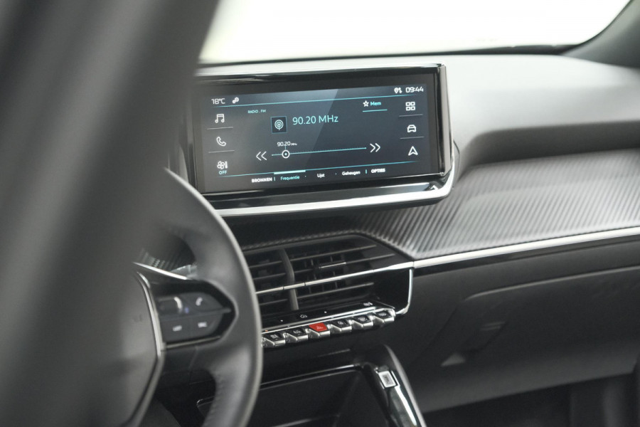 Peugeot e-2008 EV Active 50 kWh | Parkeersensoren | Apple Carplay | Climate Control