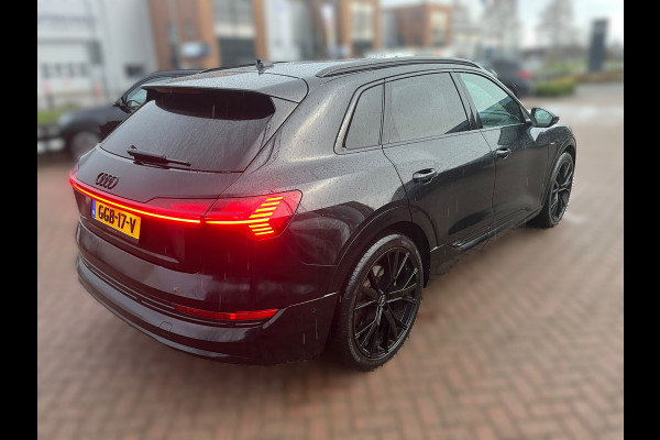 Audi e-tron 50 quattro S edition 71 kWh S-Line | Panoramadak | Bang & Olufsen | Stoelverwarming | Memory Seat | Keyless | Ambiance Verlichting | Head-Up Display | Camera |