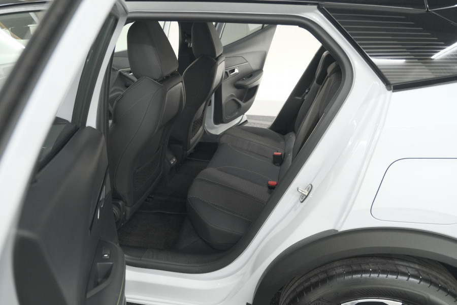 Peugeot 2008 PureTech 130 EAT8 GT | Camera | Apple Carplay | Parkeersensoren | 17 Inch Lichtmetalen Velgen