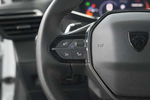 Peugeot 2008 PureTech 130 EAT8 GT | Camera | Apple Carplay | Parkeersensoren | 17 Inch Lichtmetalen Velgen
