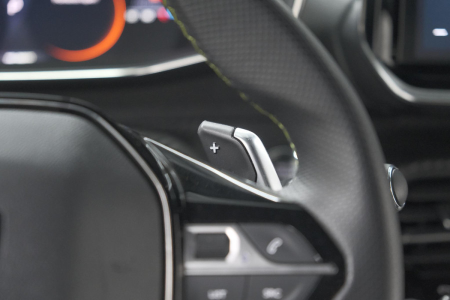 Peugeot 2008 PureTech 130 EAT8 GT | Camera | Apple Carplay | Parkeersensoren | 17 Inch Lichtmetalen Velgen