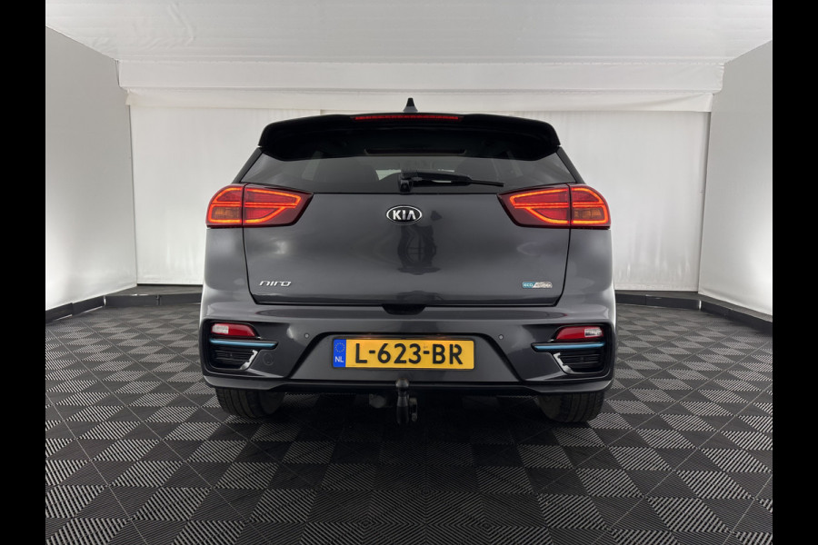Kia e-Niro ExecutiveLine 64 kWh [ 3-Fase ] {SOH-100%} (INCL-BTW) Aut.*HEATPUMP | PANO | LEATHER | FULL-LED | NAVI-FULLMAP | ADAPTIVE-CRUISE | CAMERA | MEMORY-PACK | LANE-ASSIST | KEYLESS | DIGI-COCKPIT | PRIVACYGLASS | SHIFTPADDLES | TOWBAR | 17