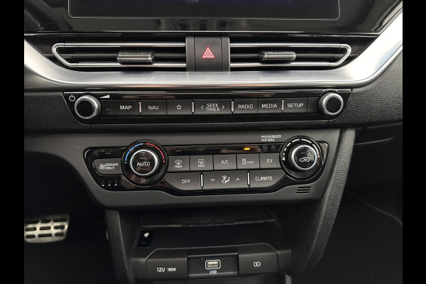 Kia e-Niro ExecutiveLine 64 kWh [ 3-Fase ] {SOH-100%} (INCL-BTW) Aut.*HEATPUMP | PANO | LEATHER | FULL-LED | NAVI-FULLMAP | ADAPTIVE-CRUISE | CAMERA | MEMORY-PACK | LANE-ASSIST | KEYLESS | DIGI-COCKPIT | PRIVACYGLASS | SHIFTPADDLES | TOWBAR | 17