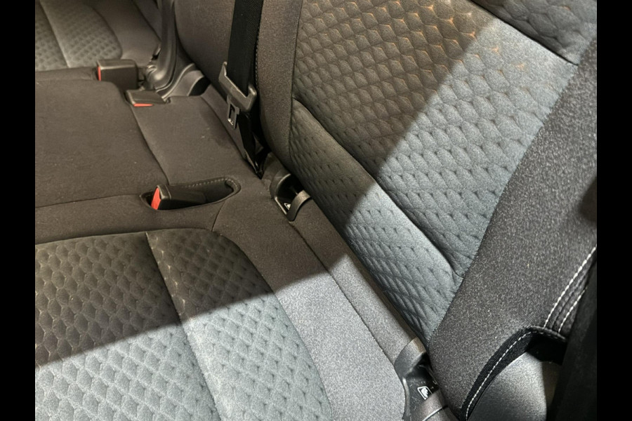 Ford Kuga 1.5 EcoBoost Fabrieksgarantie StoelVW Keyless Cruise Navi Airco PDC Led Dab Rijklaar