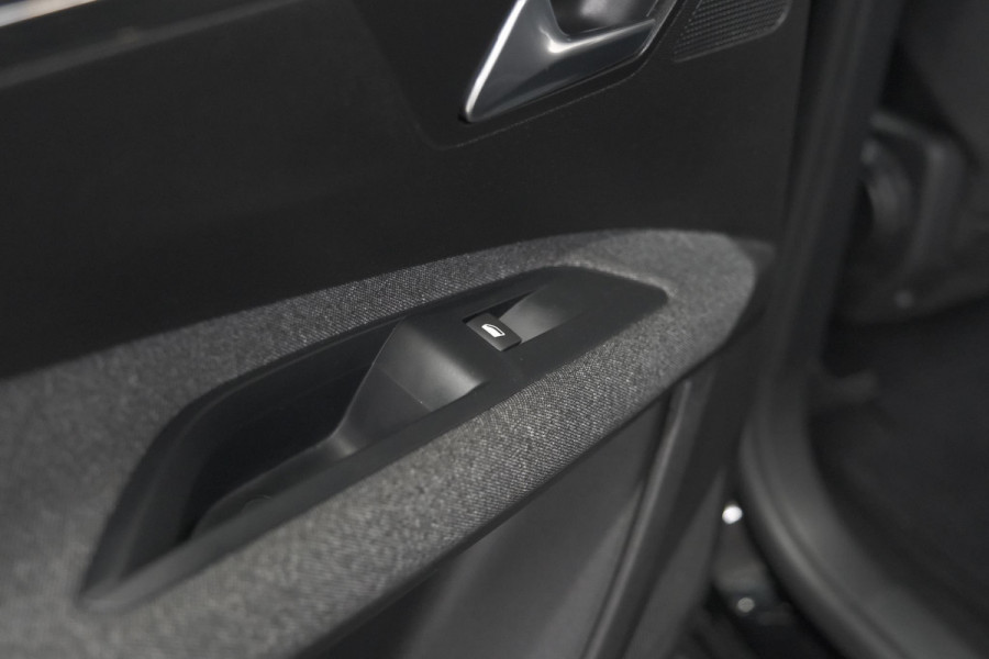 Peugeot 5008 PureTech 130 EAT8 Active Pack Business | 7 Zitplaatsen | Camera | Navigatie | Apple Carplay | Parkeersensoren