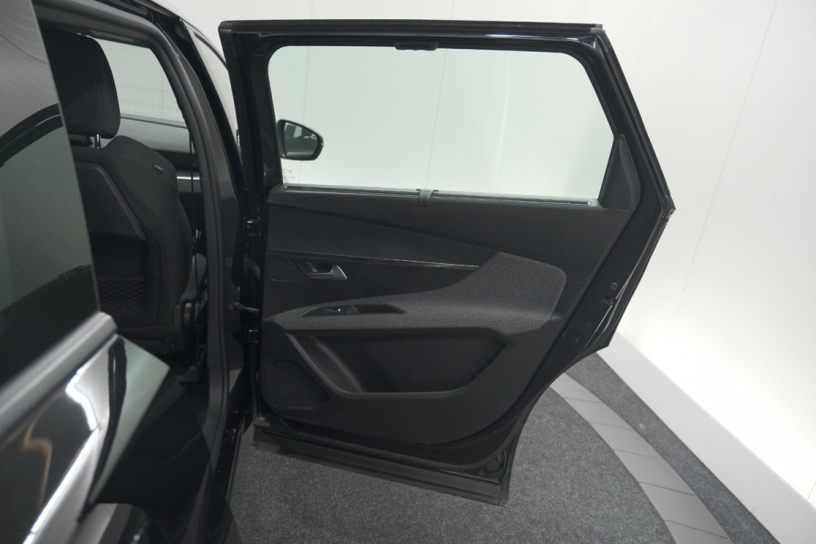 Peugeot 5008 PureTech 130 EAT8 Active Pack Business | 7 Zitplaatsen | Camera | Navigatie | Apple Carplay | Parkeersensoren