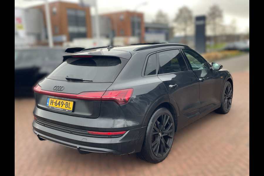 Audi e-tron e-tron 50 quattro Launch edition Black 71 kWh S-Line | Panoramadak | Stoelverwarming | Adaptive Cruise Control | Memory Seat | Parkeersensoren | Keyless | Apple Carplay