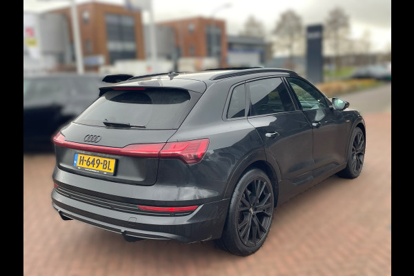 Audi e-tron e-tron 50 quattro Launch edition Black 71 kWh S-Line | Panoramadak | Stoelverwarming | Adaptive Cruise Control | Memory Seat | Parkeersensoren | Keyless | Apple Carplay