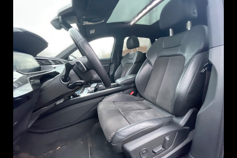 Audi e-tron e-tron 50 quattro Launch edition Black 71 kWh S-Line | Panoramadak | Stoelverwarming | Adaptive Cruise Control | Memory Seat | Parkeersensoren | Keyless | Apple Carplay