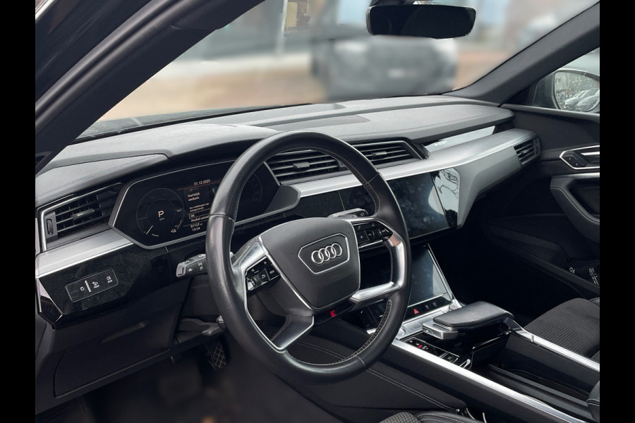 Audi e-tron e-tron 50 quattro Launch edition Black 71 kWh S-Line | Panoramadak | Stoelverwarming | Adaptive Cruise Control | Memory Seat | Parkeersensoren | Keyless | Apple Carplay