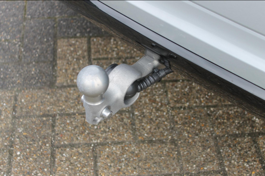 Volvo XC60 T8 Plug-in hybrid 455PK AWD Plus Black Edition Head-up display / Panoramisch schuif-kanteldak / Luchtvering / Trekhaak / 360graden camera / Google Infotainment