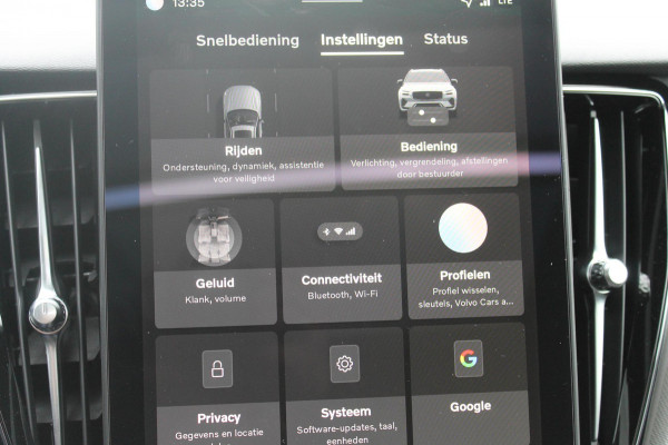 Volvo XC60 T8 Plug-in hybrid 455PK AWD Plus Black Edition Head-up display / Panoramisch schuif-kanteldak / Luchtvering / Trekhaak / 360graden camera / Google Infotainment