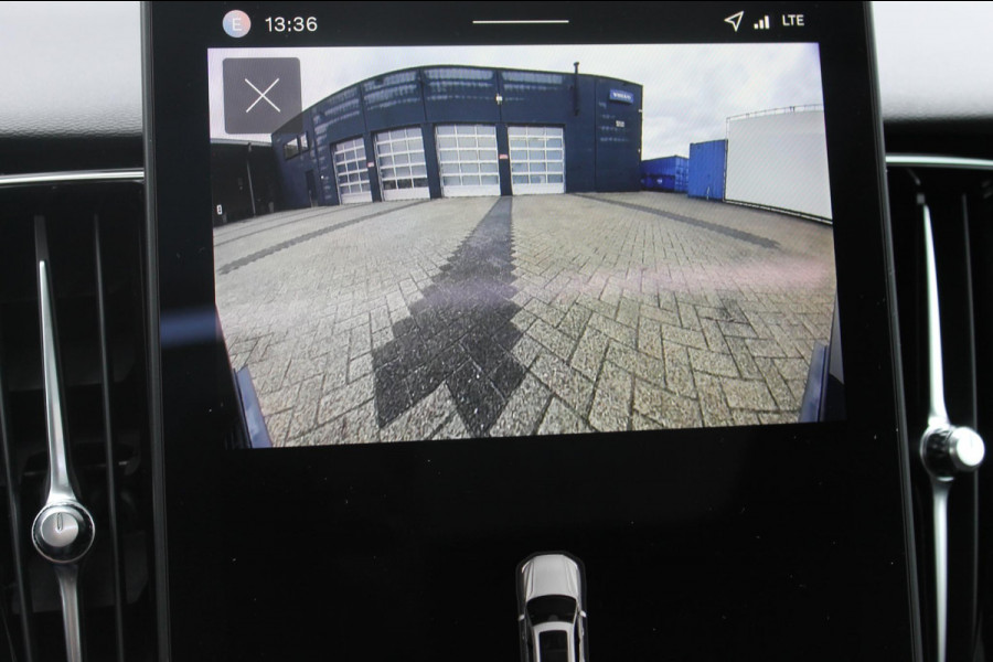 Volvo XC60 T8 Plug-in hybrid 455PK AWD Plus Black Edition Head-up display / Panoramisch schuif-kanteldak / Luchtvering / Trekhaak / 360graden camera / Google Infotainment