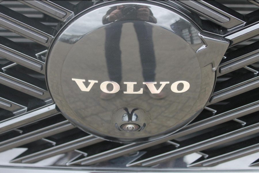 Volvo XC60 T8 Plug-in hybrid 455PK AWD Plus Black Edition Head-up display / Panoramisch schuif-kanteldak / Luchtvering / Trekhaak / 360graden camera / Google Infotainment