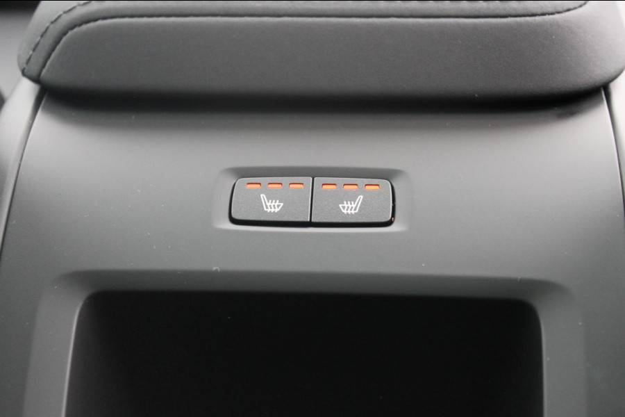 Volvo XC60 T8 Plug-in hybrid 455PK AWD Plus Black Edition Head-up display / Panoramisch schuif-kanteldak / Luchtvering / Trekhaak / 360graden camera / Google Infotainment