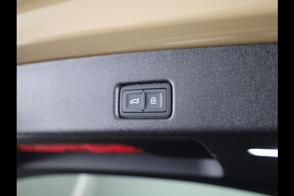 Audi Q5 2.0 TFSI e-hybrid quattro S edition Competition 367pk | Tech Plus Pakket | MMI experience pro | Glazen panoramadak | Tech plus | Privacy glas |