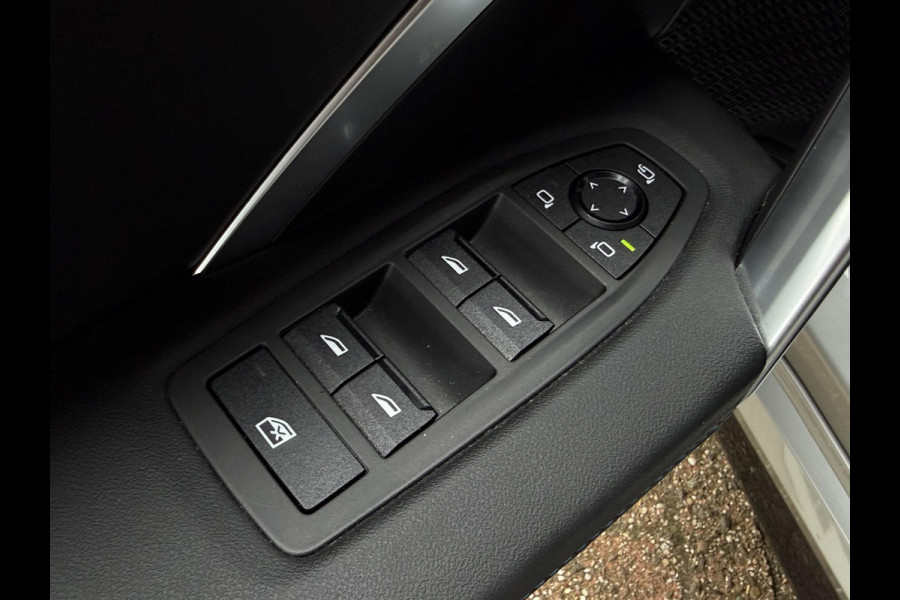 BMW X1 sDrive18i M SPORT | PANORAMA | PREMIUM PACK | ADAPT. CRUISE | KEYLESS ENTRY | STOELVERWARMING |