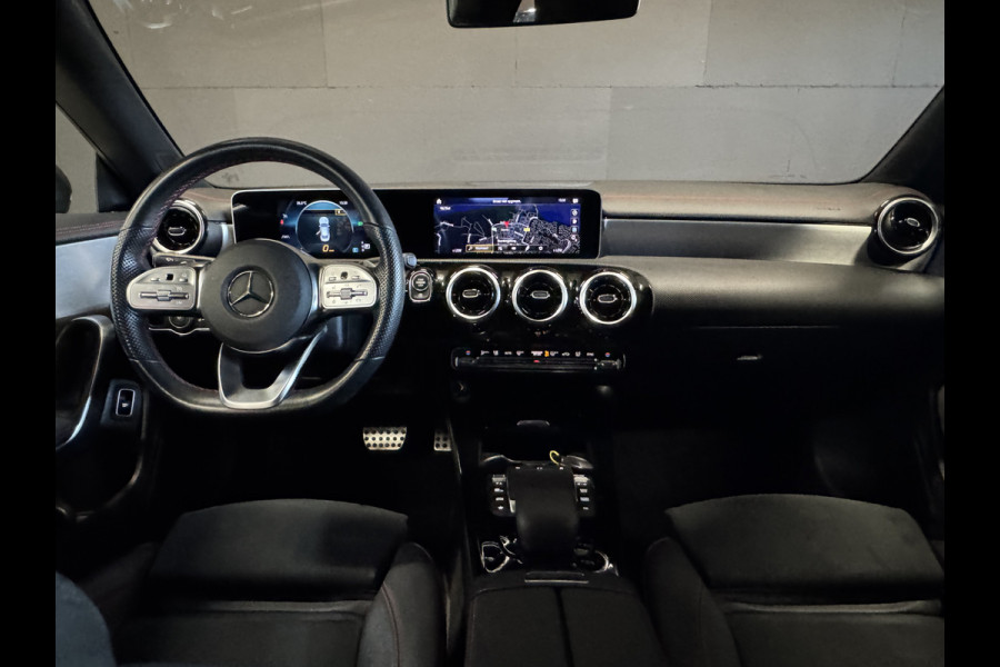 Mercedes-Benz CLA-Klasse 200 Business Solution AMG Automaat | Elektr. trekhaak | Full LED | Camera | Widescreen