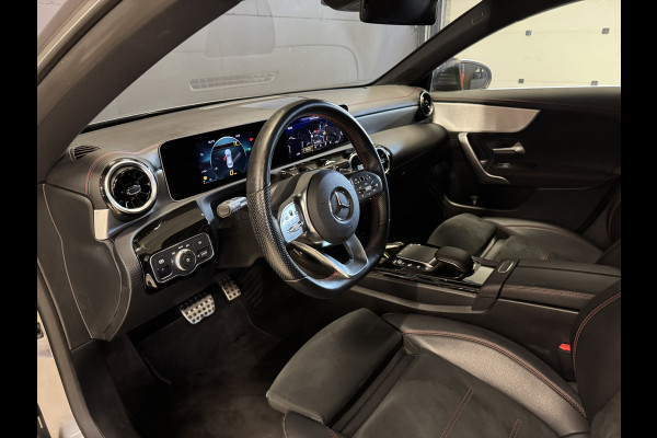 Mercedes-Benz CLA-Klasse 200 Business Solution AMG Automaat | Elektr. trekhaak | Full LED | Camera | Widescreen