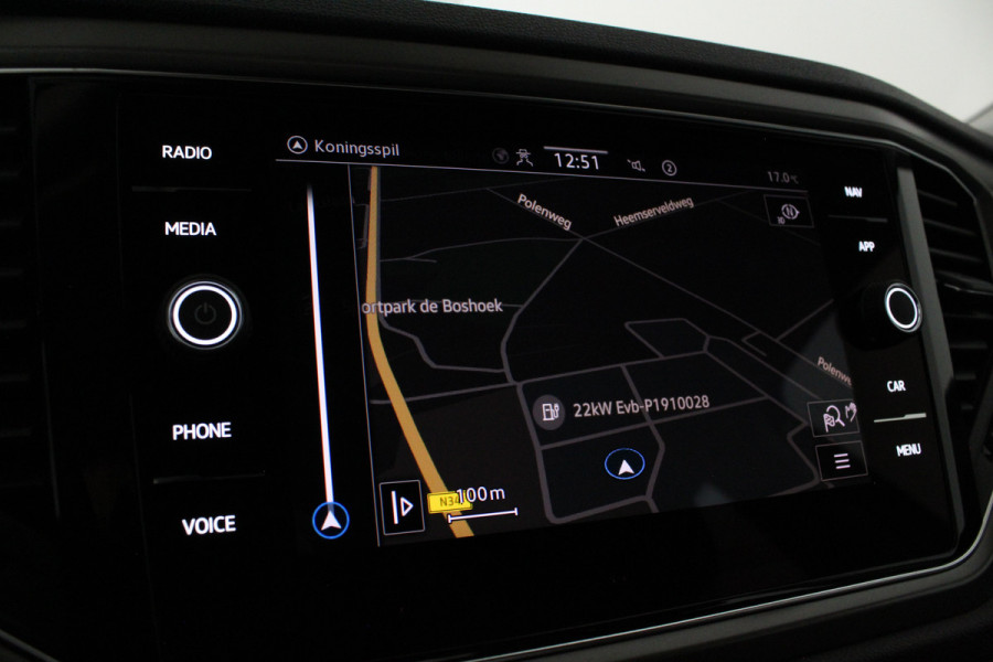 Volkswagen T-Roc 1.0 TSI Style > 110pk/Kleur Indium Grey/Parkeersensoren/navi/All season banden