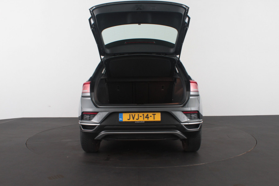 Volkswagen T-Roc 1.0 TSI Style > 110pk/Kleur Indium Grey/Parkeersensoren/navi/All season banden