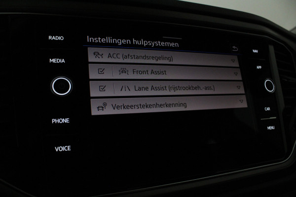 Volkswagen T-Roc 1.0 TSI Style > 110pk/Kleur Indium Grey/Parkeersensoren/navi/All season banden