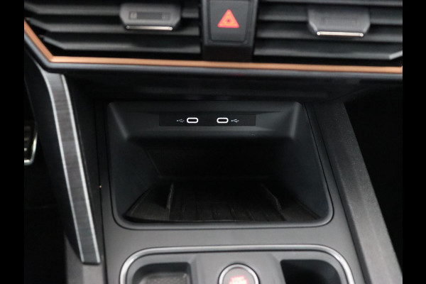 CUPRA Leon 1.4 e-Hybrid | Stoelverwarming | Camera | Carplay | Sfeerverlichting | Navigatie | Full LED | Sportstoelen | Half leder | PHEV | Plug In