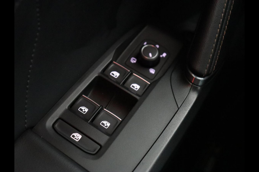 CUPRA Leon 1.4 e-Hybrid | Stoelverwarming | Camera | Carplay | Sfeerverlichting | Navigatie | Full LED | Sportstoelen | Half leder | PHEV | Plug In