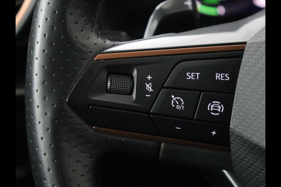 CUPRA Leon 1.4 e-Hybrid | Stoelverwarming | Camera | Carplay | Sfeerverlichting | Navigatie | Full LED | Sportstoelen | Half leder | PHEV | Plug In