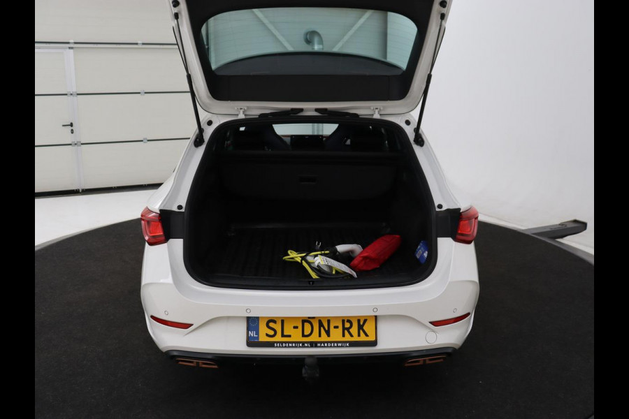 CUPRA Leon 1.4 e-Hybrid | Stoelverwarming | Camera | Carplay | Sfeerverlichting | Navigatie | Full LED | Sportstoelen | Half leder | PHEV | Plug In