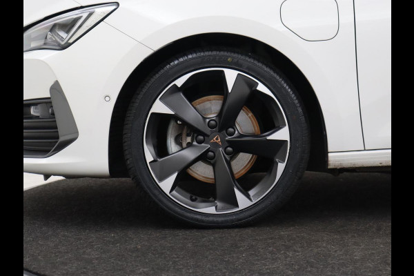 CUPRA Leon 1.4 e-Hybrid | Stoelverwarming | Camera | Carplay | Sfeerverlichting | Navigatie | Full LED | Sportstoelen | Half leder | PHEV | Plug In