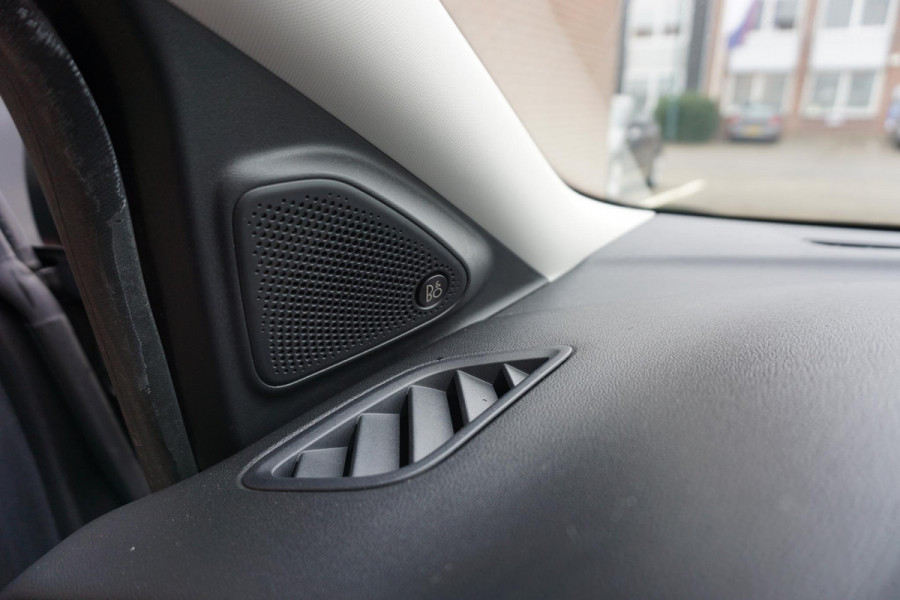 Ford Puma 1.0 125PKEcoB. Hybrid Titanium/Winterpack/Panodak/ B&O geluidsinstallatie/Trekhaak/All-Seasonbanden.