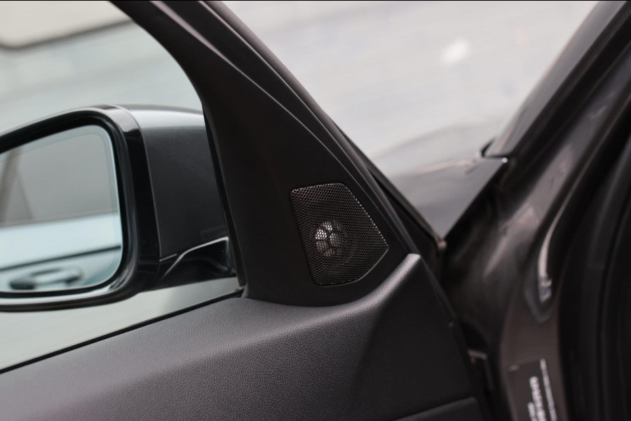 BMW 3 Serie Touring 330e xDrive M-Sport *Pano*H/K*Head-Up*Comforttoegang*