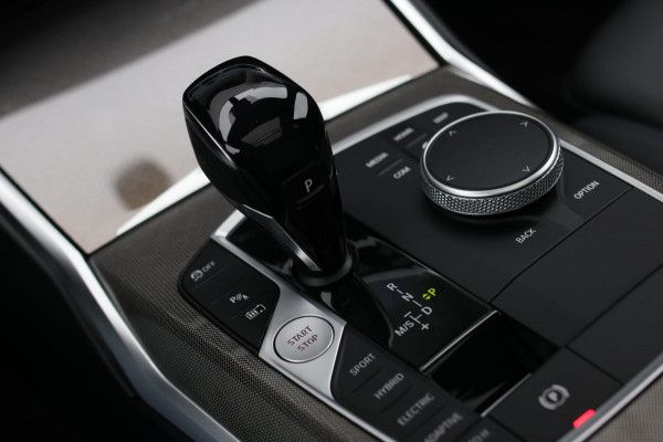 BMW 3 Serie Touring 330e xDrive M-Sport *Pano*H/K*Head-Up*Comforttoegang*