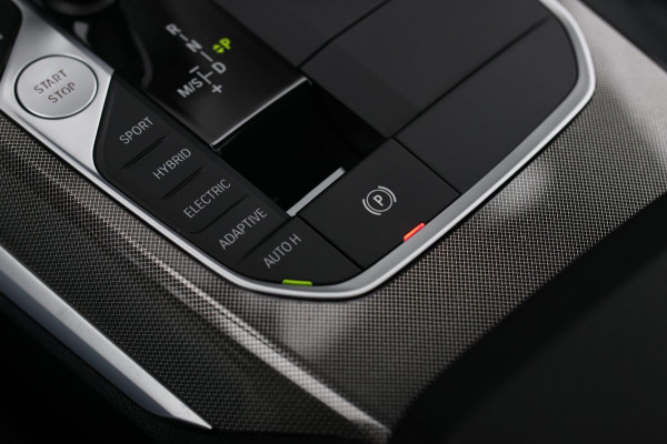 BMW 3 Serie Touring 330e xDrive M-Sport *Pano*H/K*Head-Up*Comforttoegang*