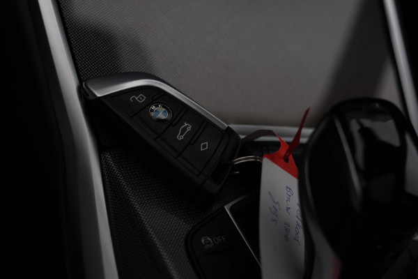 BMW 3 Serie Touring 330e xDrive M-Sport *Pano*H/K*Head-Up*Comforttoegang*