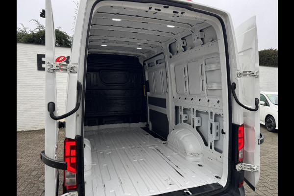 Volkswagen Crafter 35 2.0 TDI L3H3 Highline Automaat Euro 6 Cruise Climate Navi Apple Android Stoelverwarming Nw distributieriem