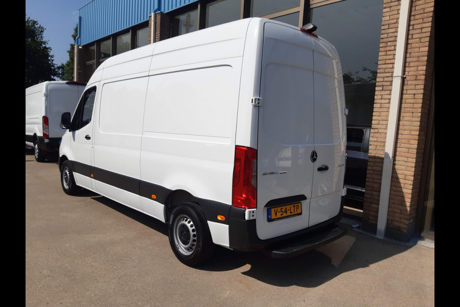 Mercedes-Benz Sprinter 143Pk L2H2 Airco Cruisecontrol Achteruitrijcamera MBux
