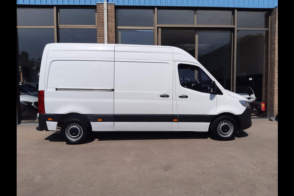 Mercedes-Benz Sprinter 143Pk L2H2 Airco Cruisecontrol Achteruitrijcamera MBux